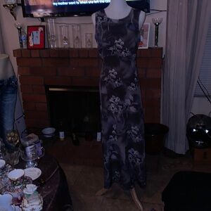 BX43 Knapp Studio size 7 long dress